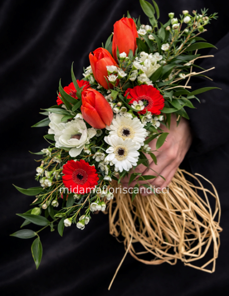 Piccolo – 25 € Un pensiero delicato con pochi fiori selezionati.