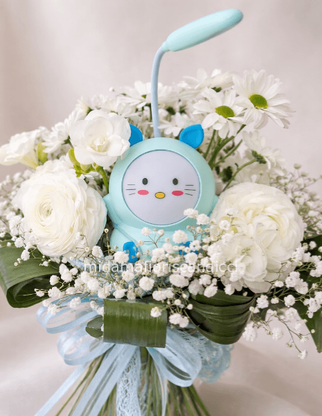 Inizio - Bouquet curato con elemento personalizzato essenziale