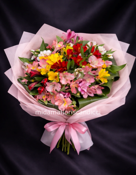 Un Pensiero- Bouquet compatto (~25 cm), delicato e curato. Un gesto semplice con stile.